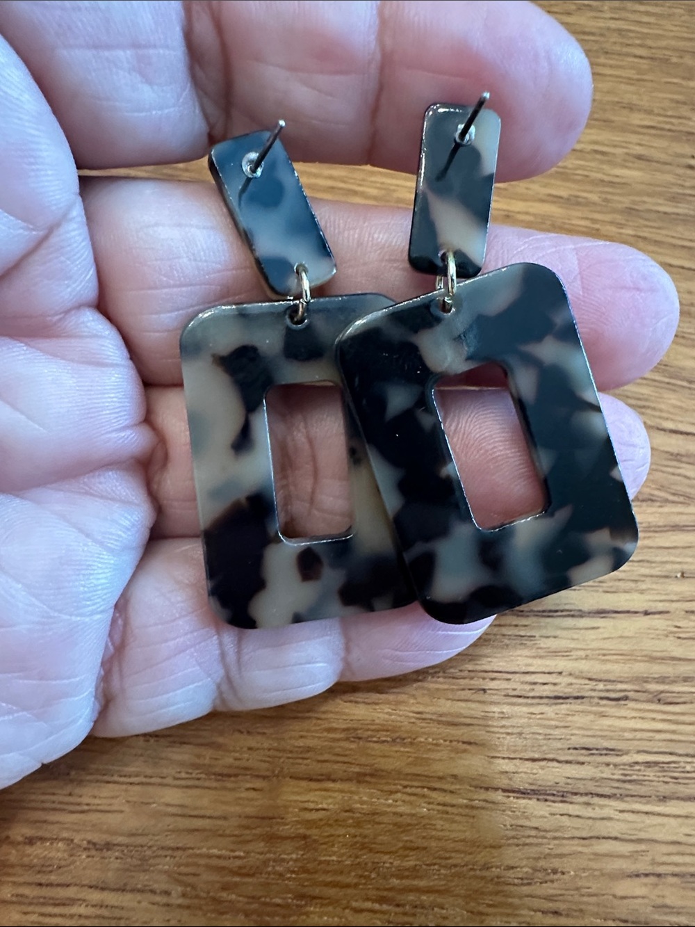 🧡 Tortoiseshell Resin Rectangular Drop Earrings 🧡 - Picture 3 of 4